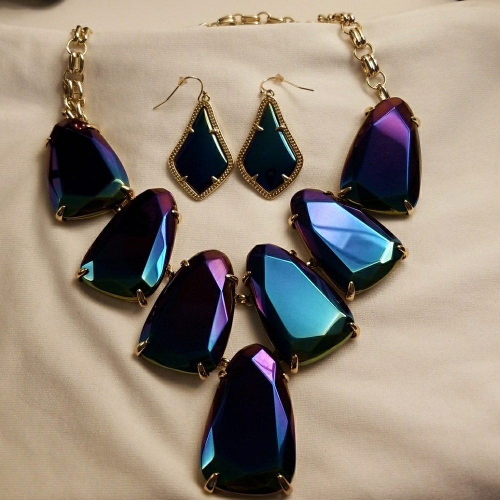 MINT CONDITION KS Harlow and Alex Earrings